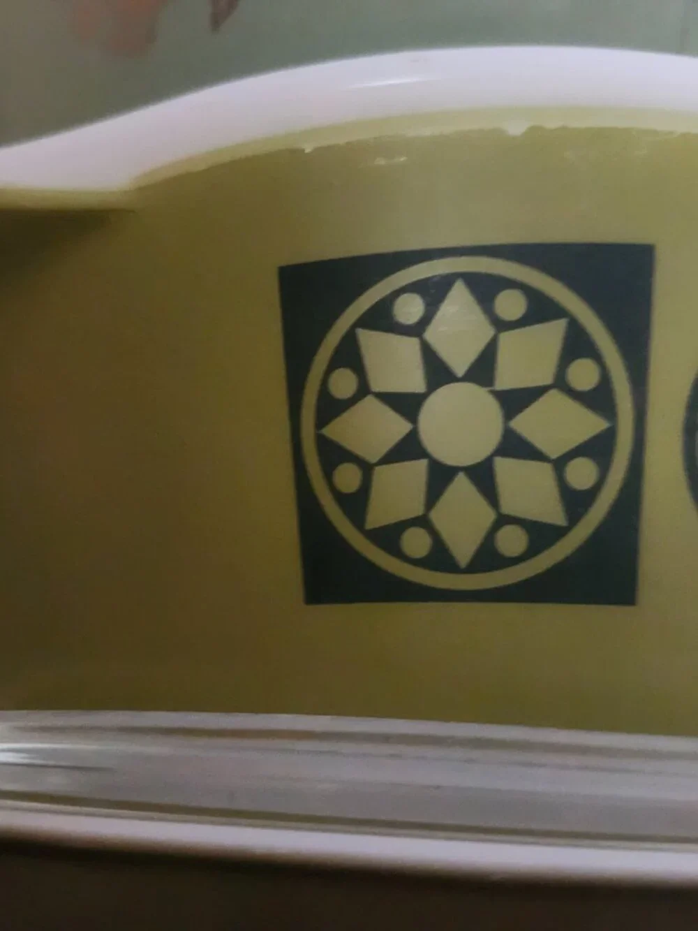Pyrex JAJ 513 green medallion with lid